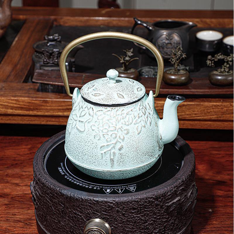 The Chic Pure Handmade Iron Teapot 900ml | KitchBoom.